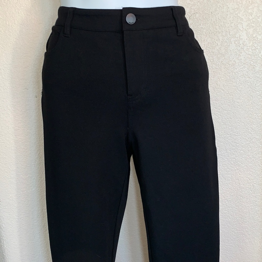 VINCE jeans, sleek skinny, high waist, monogram button, classic 5 pockets. 8 - Picture 6 of 17